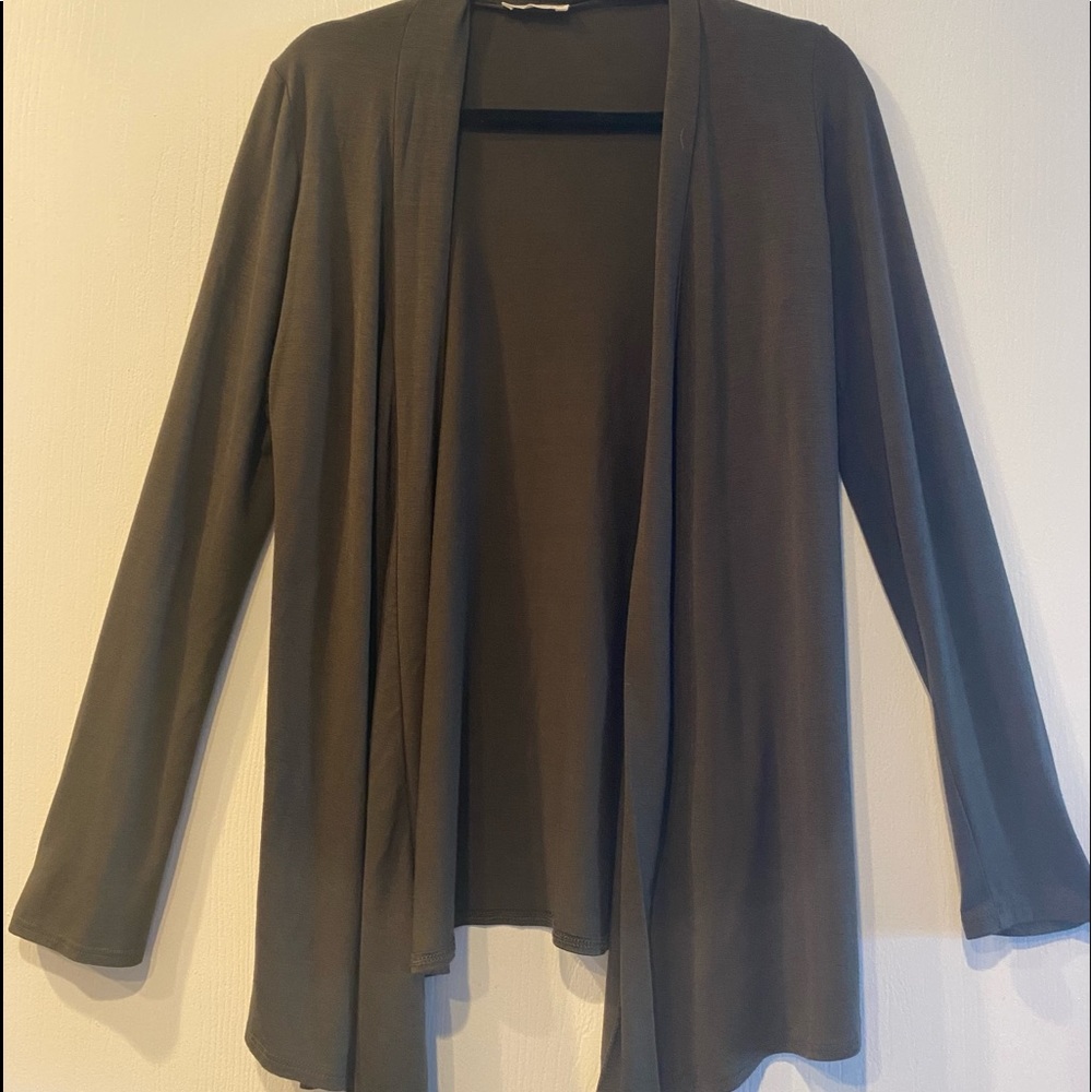 Prospect open cardigan in army green, pointed hem. Size Large. Soft and comfy.